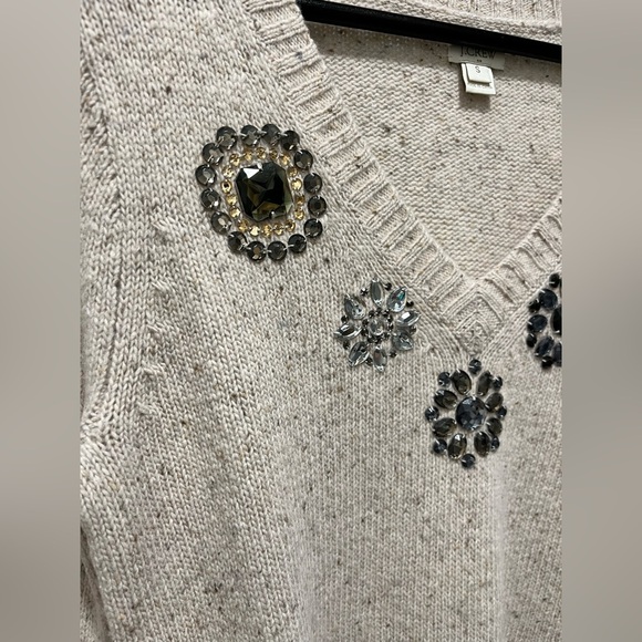 Vintage Jewel Embellished J. Crew Oatmeal Wool Blend V-neck sweater size Small - Picture 3 of 8